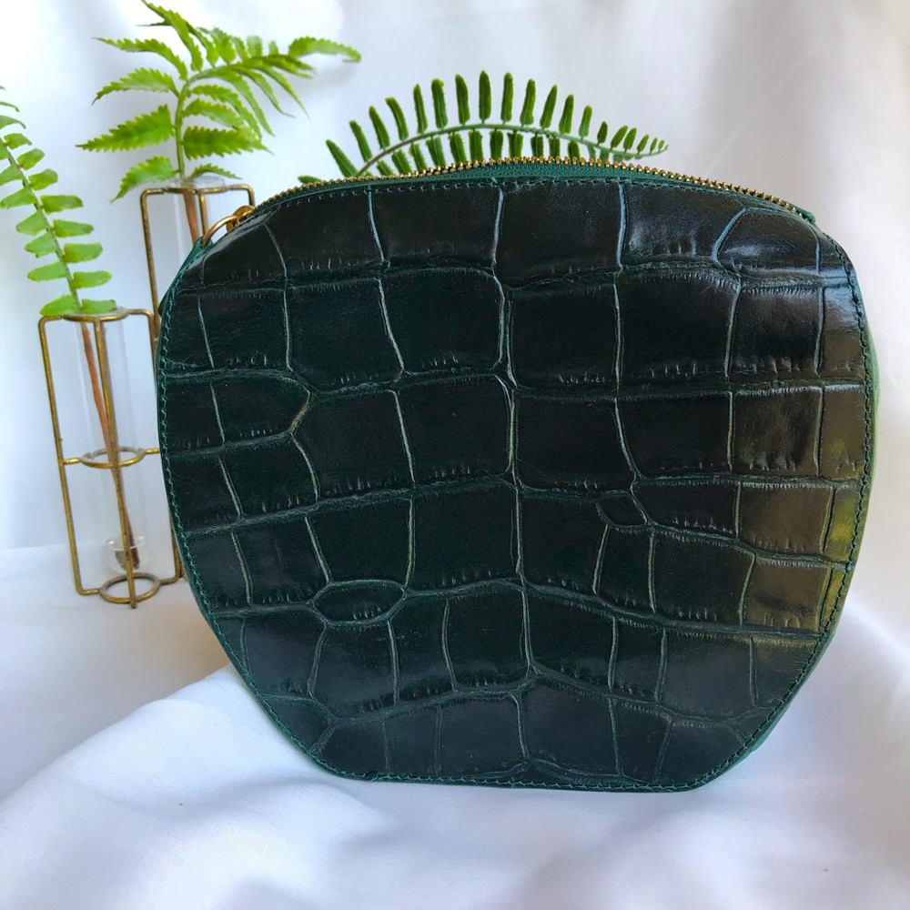 STAUD Frida Pouch in Green Leather
